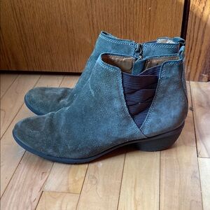Sofft Green Ankle Boots with V-Cut and Adjustable Strap
